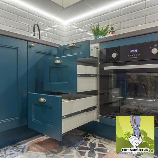 Прямая в потолок кухня на заказ