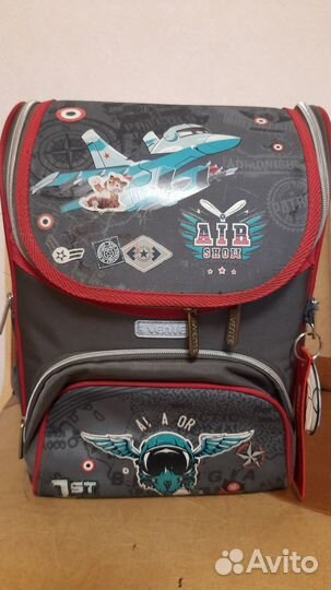 Отдам за шоколадку Милка рюкзаки школьные