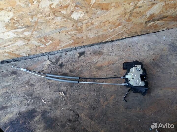 Замок двери задней левой Hyundai i20 2008-2014