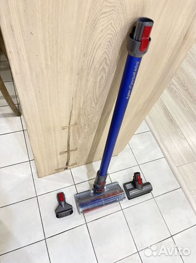 Вертикальный пылесос dyson v7