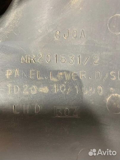 Накладка (кузов внутри) подрулевая Mitsubishi-Миц