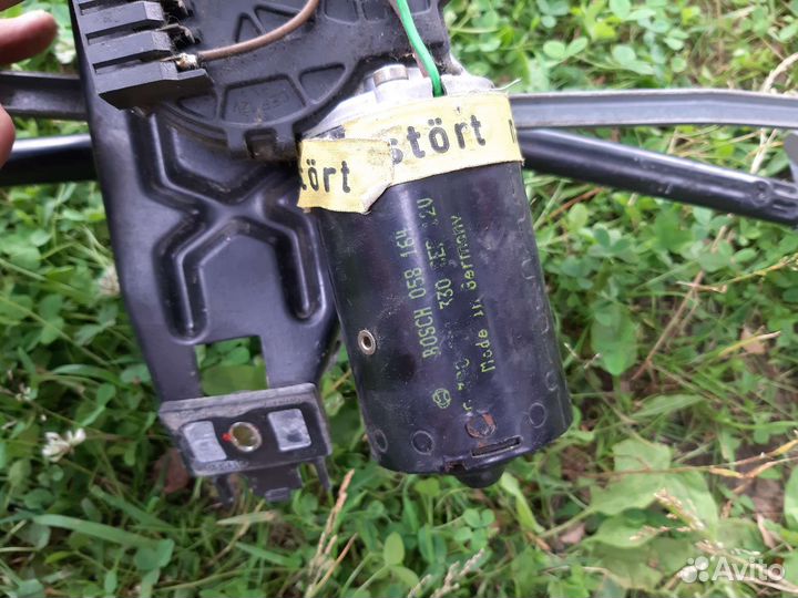 Трапеция дворников с мотором на Audi 100 C4