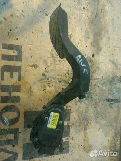 Педаль газа 8d1723523