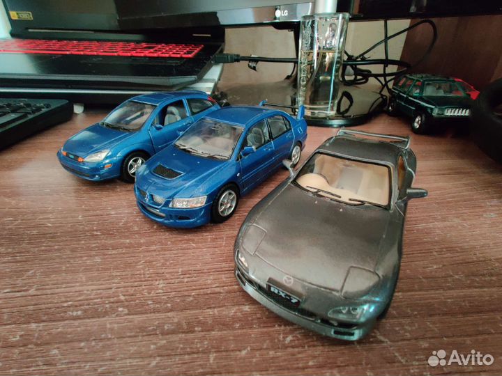 Машинки kinsmart