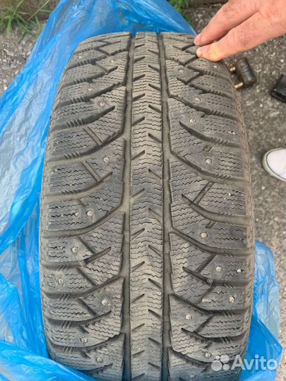 Bridgestone Ice Cruiser 7000S 205/55 R16 91T