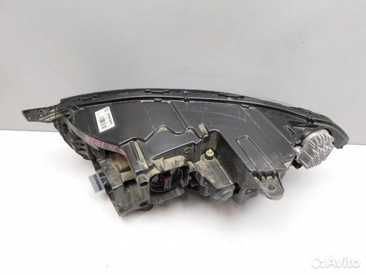 Фара правая Volvo XC90