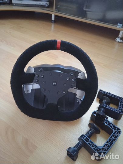 Игровой руль с педалями
