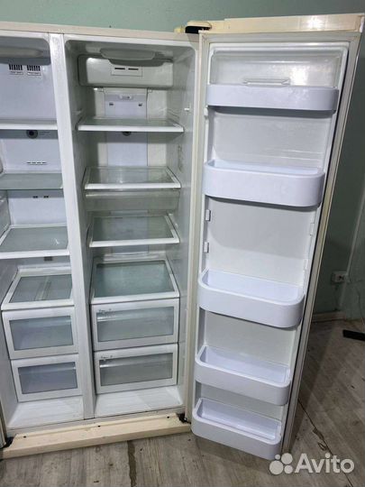 Холодильник Side by side Samsung