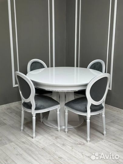Комплект стол и стулья. Оплата при получении