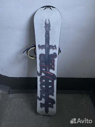 Сноуборд с креплениями