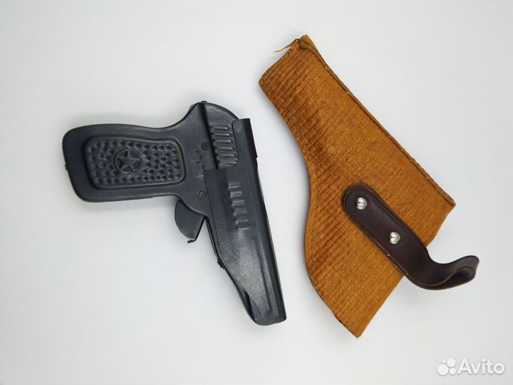 Игрушка пистолет СССР