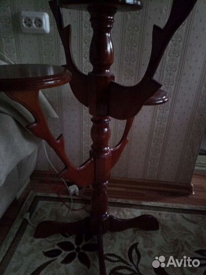 Подставка под цветы из дерева