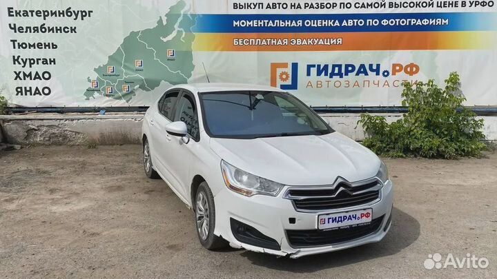 Решетка динамика в торпедо Citroen C4 II 8211F4