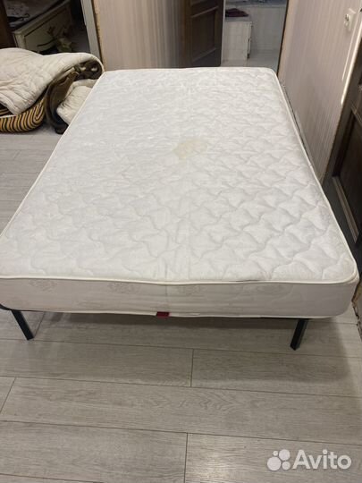 Кровать с матрасом 140 200