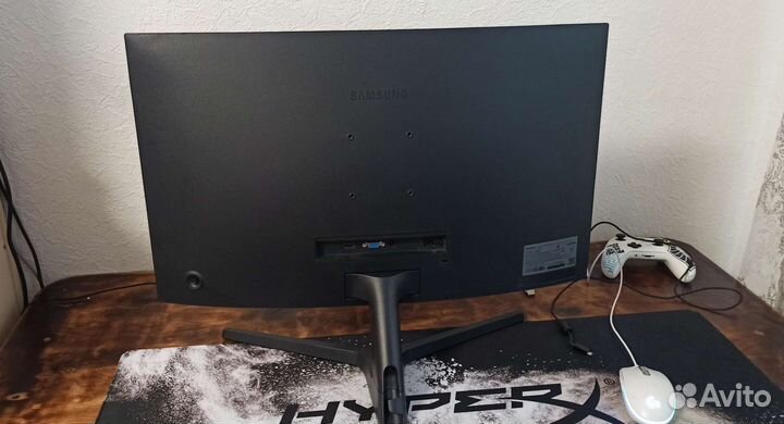 Изогнутый LED монитор 27