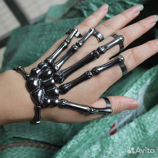 Браслет на кисть кости
