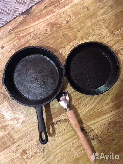 Две сковородки чугунные