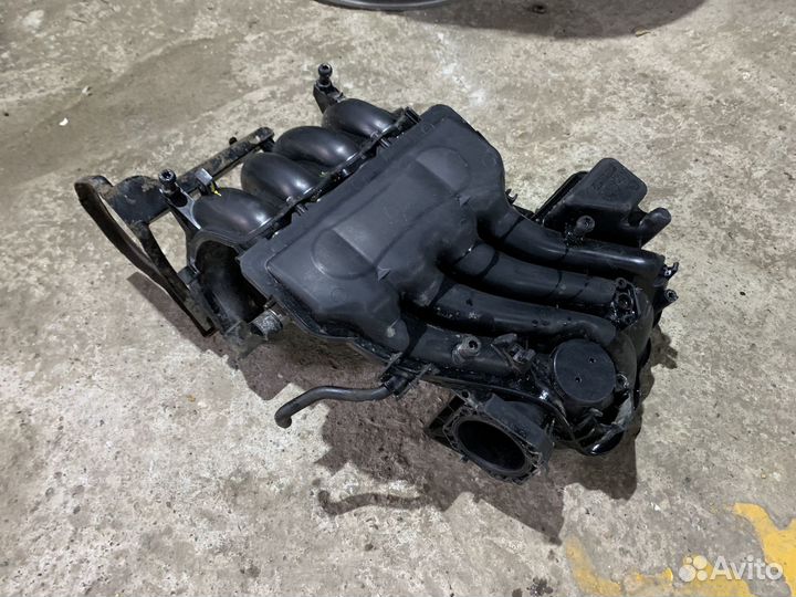 Впускной коллектор skoda octavia a4 1,6 BFQ