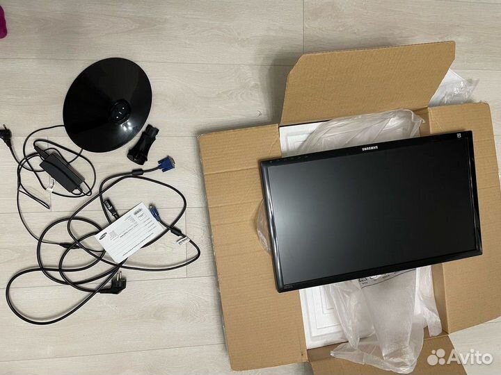 Samsung монитор LED 24 LS24D300