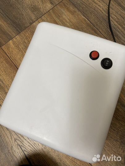 Лампа для маникюра, стерилизатор инструментов