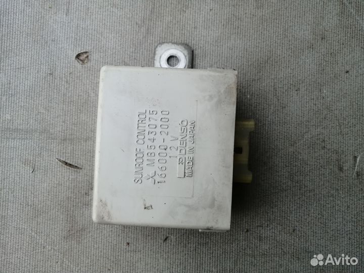 Блок управления люком для Mitsubishi RVR 1991-1997