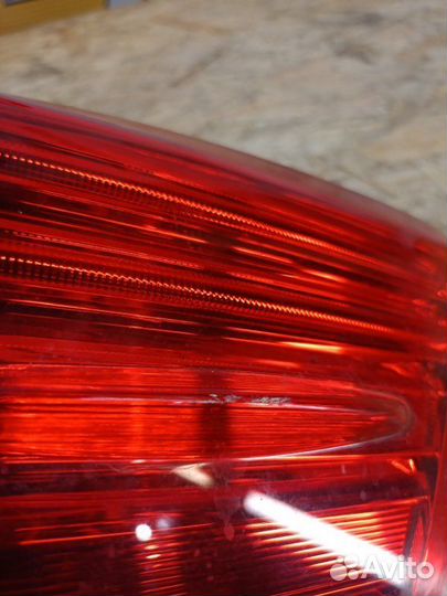 Фонарь задний правый Toyota Avensis T27