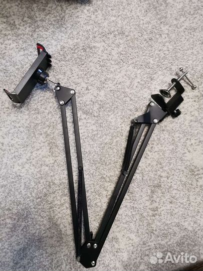 Настольная стойка с держателем для телефона