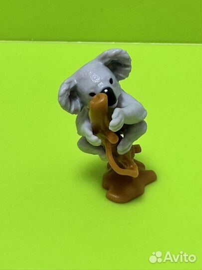 Игрушка киндер сюрприз коала