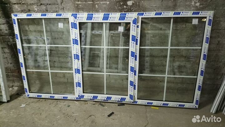 Окно пластиковое с раскладкой белой