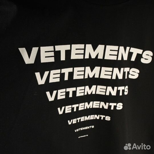 Футболка Vetements Pyremid