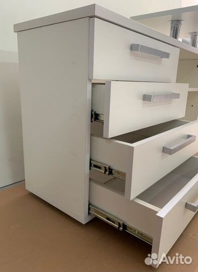 Угловой письменный стол