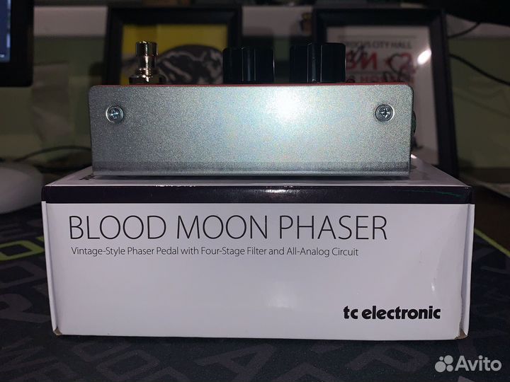 Педаль эффектов /Tc Electronic blood moon phaser
