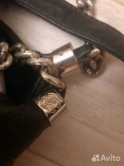 Вместительная кожаная сумка Chanel