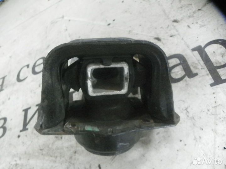 Подушка двигателя Peugeot 3008