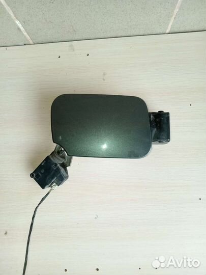 Лючок бензобака на пежо 407 2.0