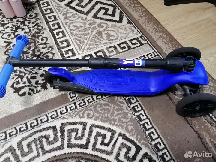 Самокат трехколесный