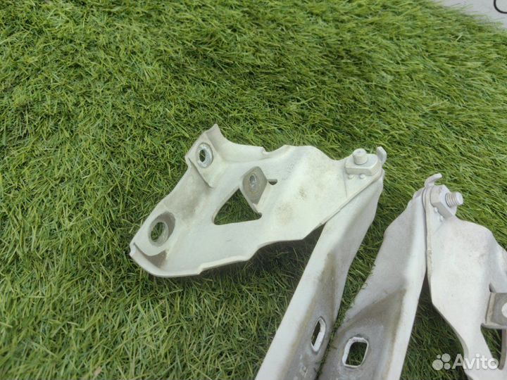 Крепление капота Audi A4 cdhb 2009