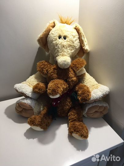 Два слоника