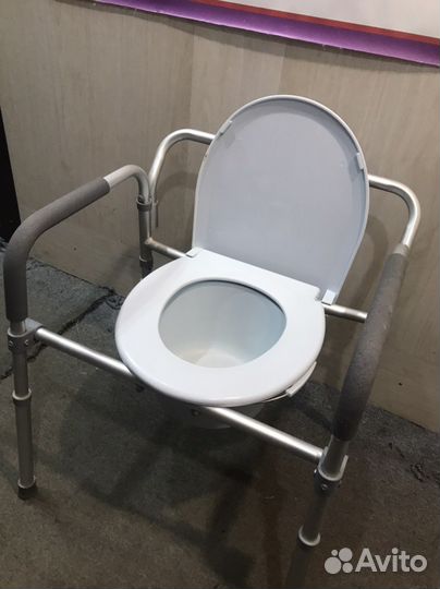 Санитарный стул туалет