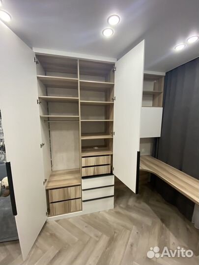 Распашной шкаф