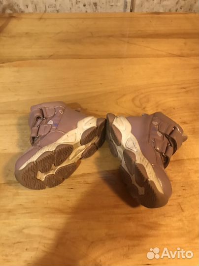 Ботинки для девочки.22 размер