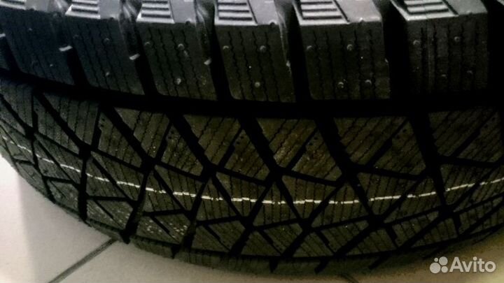 Bridgestone Blizzak DM-V2 265/50 R20 107T