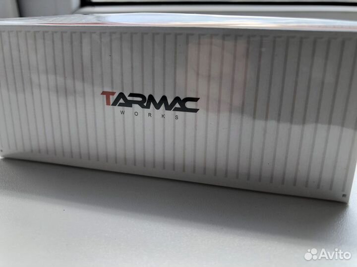 Модель 1:64 Tarmac Works