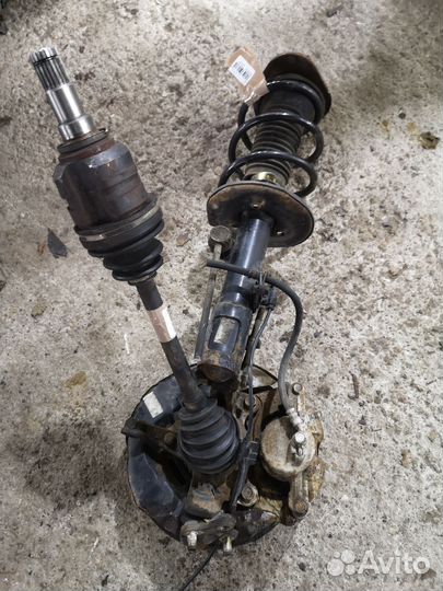 Ступица Toyota Wish ZNE10G (Переднее Левое)