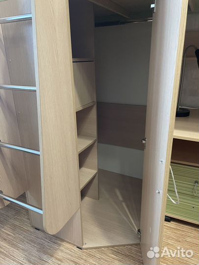 Школьная стенка для подростка с кроватью