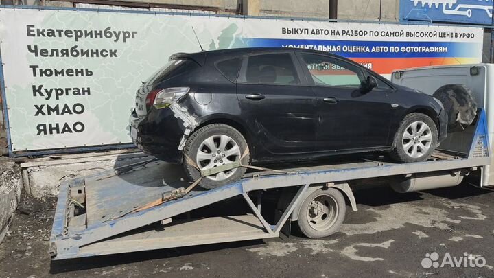 Кожух рулевой колонки нижний Opel Astra (J) 911053