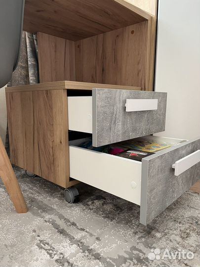 Тумба передвижная с выдвижными ящиками