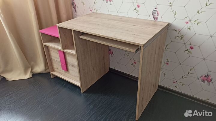 Стол письменный детский
