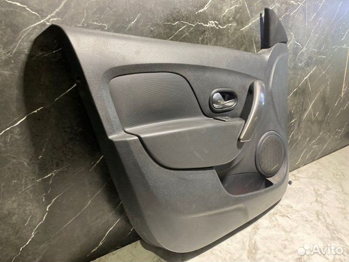 Обшивка боковой двери передняя левая Renault