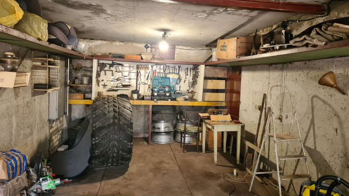 Гараж, > 30 м²